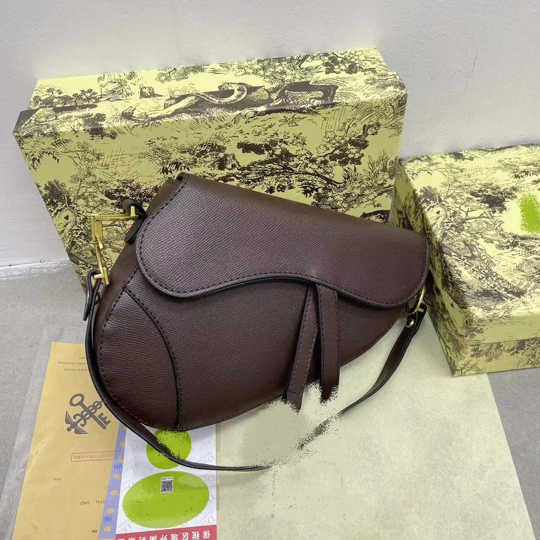 Damen Saddle Bag aus Bast | Modische Reise-Umhängetasche | Mit Box