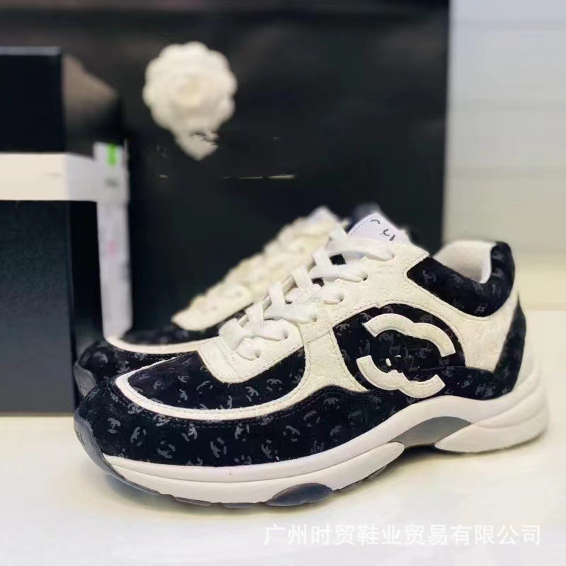 Zapatillas de suela gruesa con pequeñas fragancias, zapatillas de papá, zapatillas casuales de cuero suave para mujer, zapatillas de correr nuevas para mujer 2023