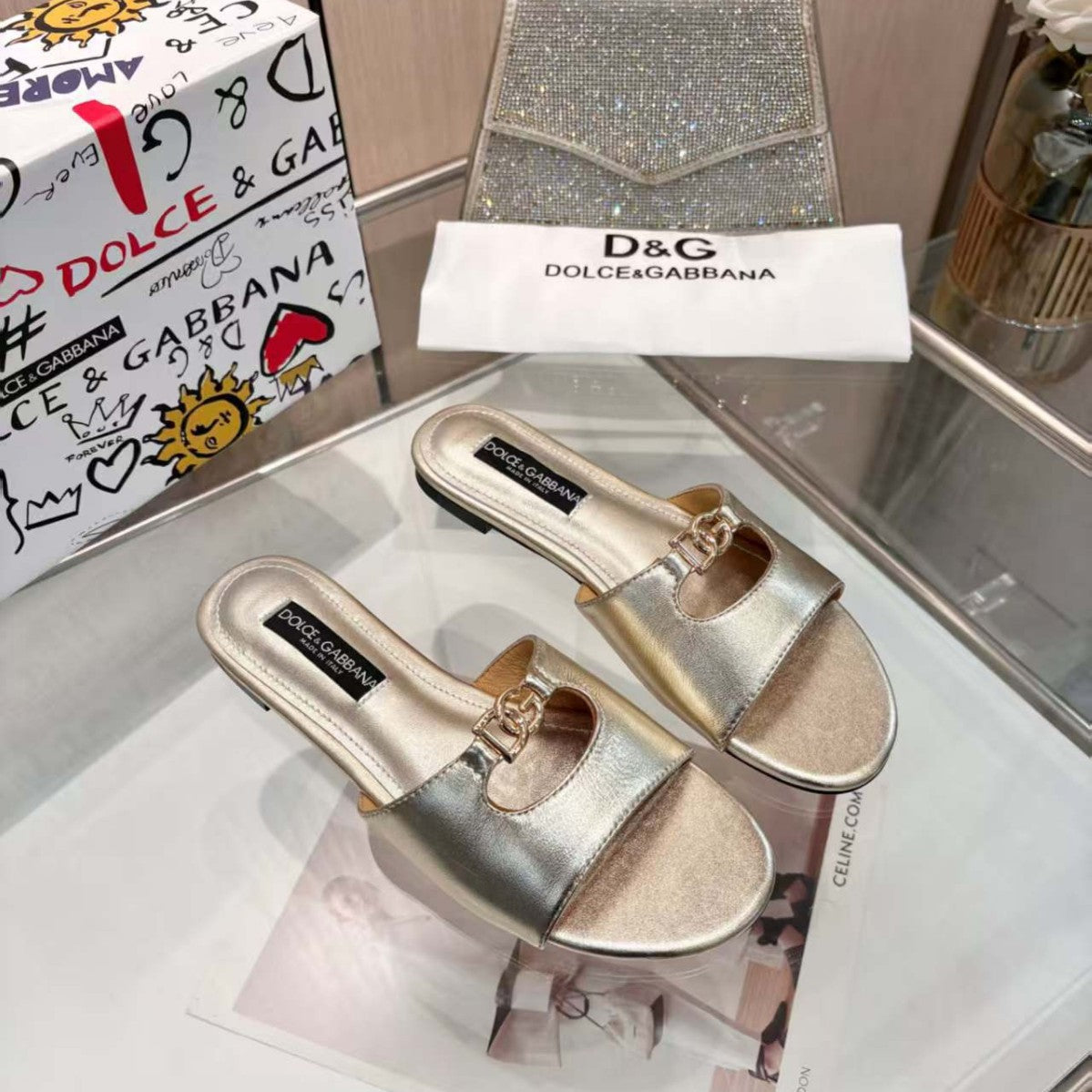 2026 Zapatillas planas de cuero para interiores y exteriores, Vietnam, Dubái, Nigeria, Envío de Cantón, Alta calidad uno a uno