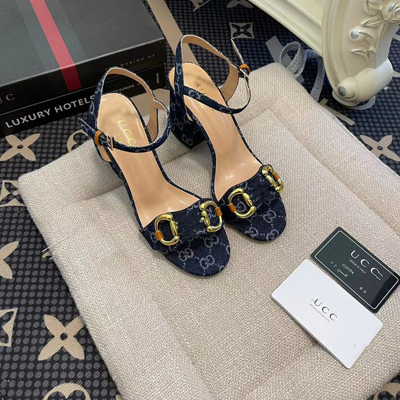 Nuevas sandalias versátiles de tacón grueso y de tacón G Brand Brand 2023, zapatillas negras de tacón alto planas y punta abierta