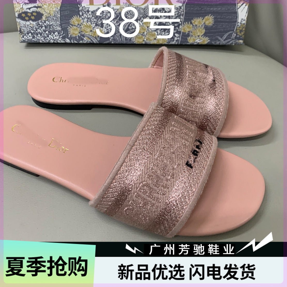 Dior zapatos planos de mujer a la moda y versátiles bordados,Alta costura,suela suave antideslizante Dior Nuevo y moderno zapatillas refrescantes 2026