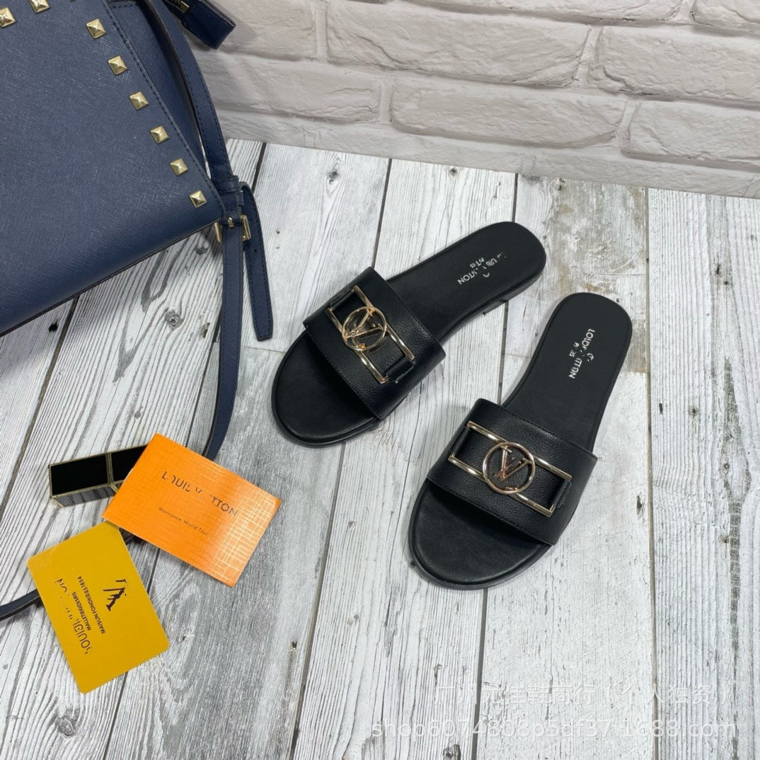 Foreign Trade L Family 2025 Nuevas chanclas europeas y americanas para mujer, hebillas metálicas, zapatillas planas para la playa al aire libre en casa