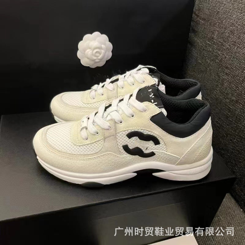 Zapatillas de suela gruesa con pequeñas fragancias, zapatillas de papá, zapatillas casuales de cuero suave para mujer, zapatillas de correr nuevas para mujer 2023