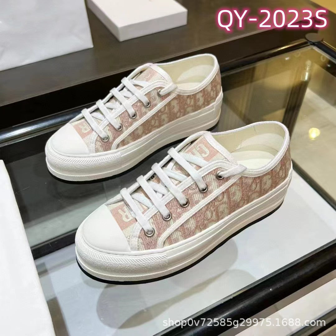 Comercio exterior 2026 Nuevos zapatos de mujer bordados de lona Suela gruesa Zapatos blancos versátiles que realzan Zapatos deportivos casuales de punta redonda