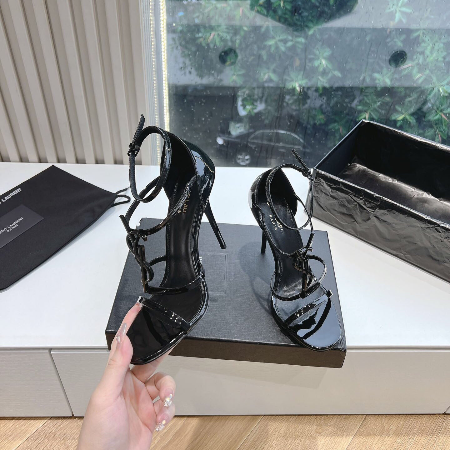 Tacones altos franceses transfronterizos, hebillas de letras SYL europeas y americanas de una sola correa, sandalias Saint Laurent sexys para mujer