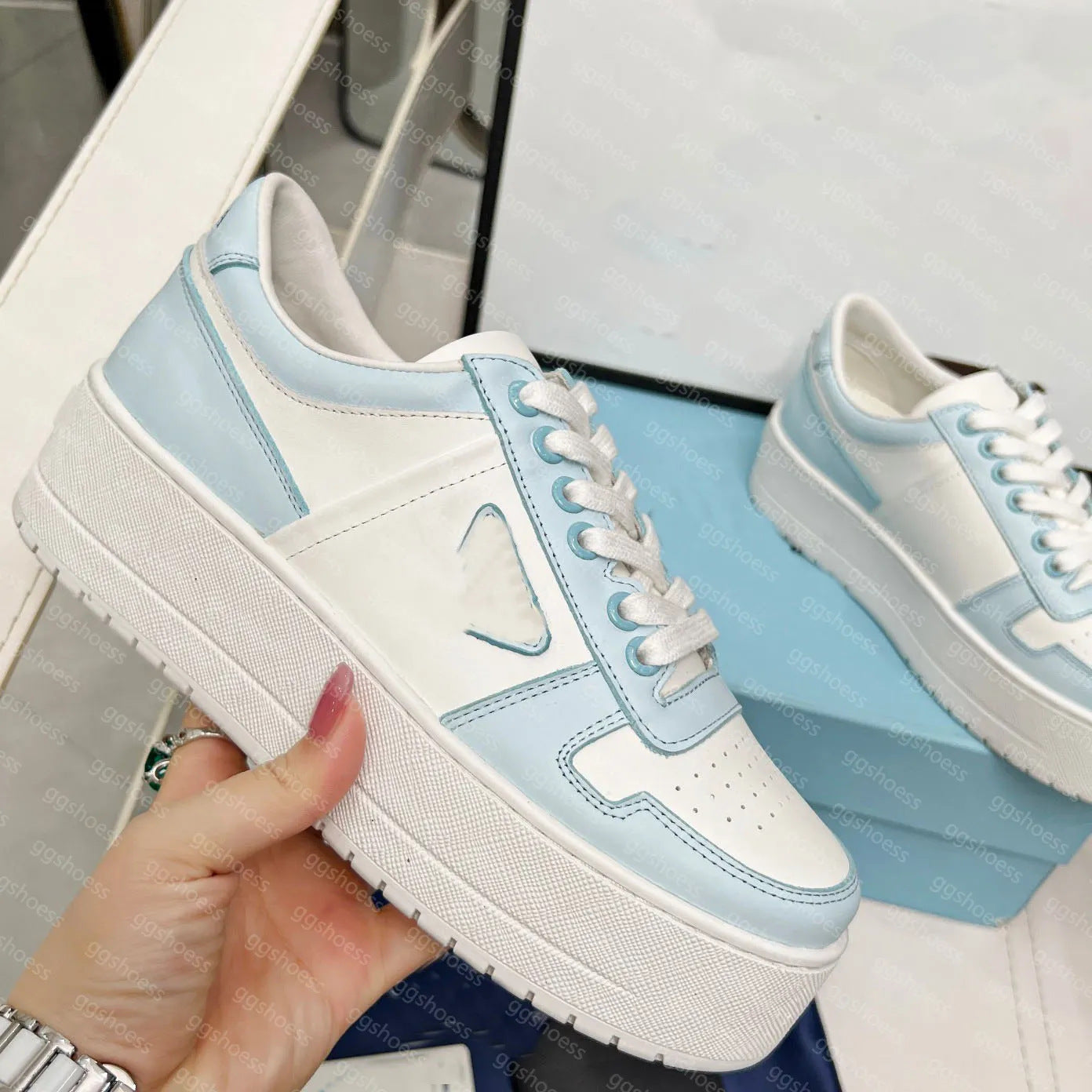 Spot primavera y otoño, nueva moda, zapatos polivalentes de suela gruesa y sucios, mujeres viejas con cordones grasos, ding estrella zapatos de pan