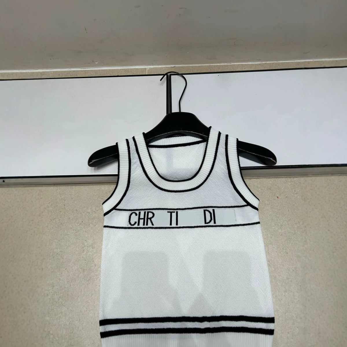 Camiseta CD de punto para mujer | Sin mangas y con letras