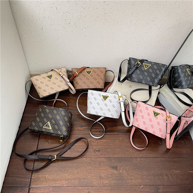Bolsos de mujer, cartas impresas europeas y americanas transfronterizas, bolso bucket versátil de un solo hombro, diseño de nicho, bolso cruzado ligero y de lujo