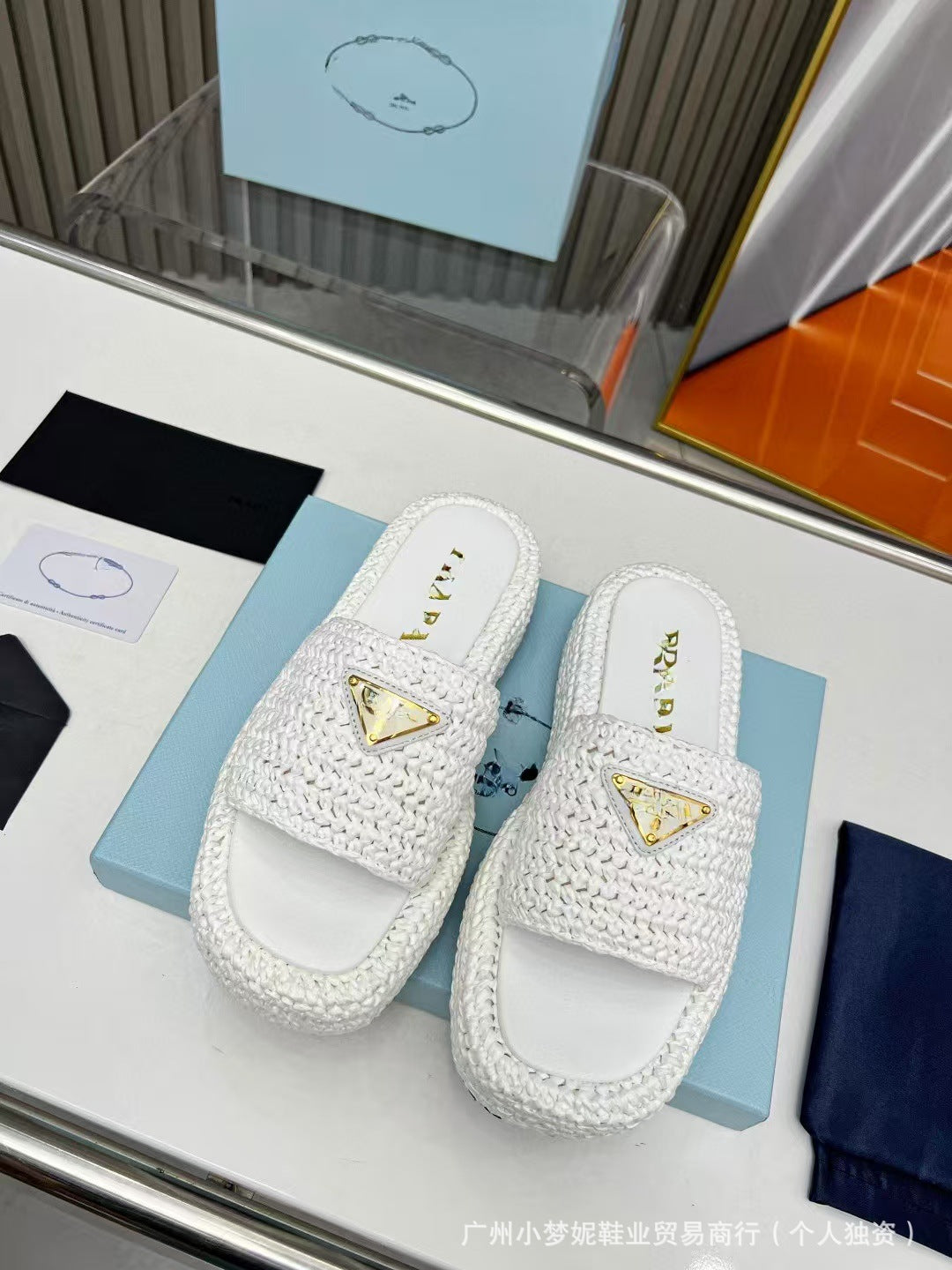 Verano 2024 nuevas sandalias tejidas de suela gruesa y de una sola línea, suela de plataforma tejida con césped que aumentan la altura y sandalias casuales de cuero genuino para mujer