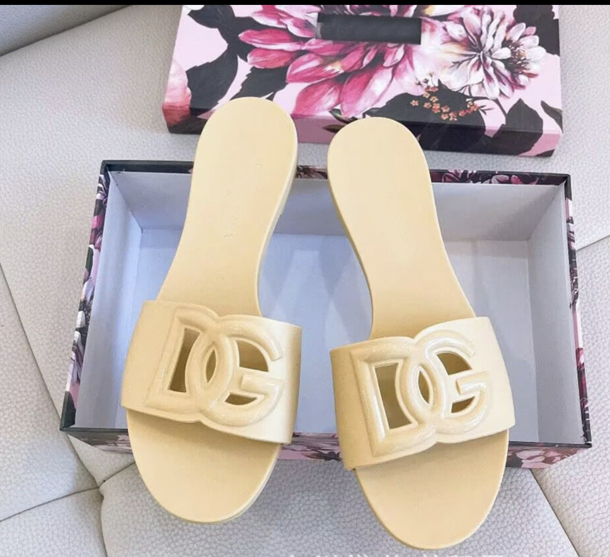 D Summer Slippers nueva prenda exterior transfronteriza, de fondo plano, cómoda, casual, moderna, versátil y de línea recta hueca