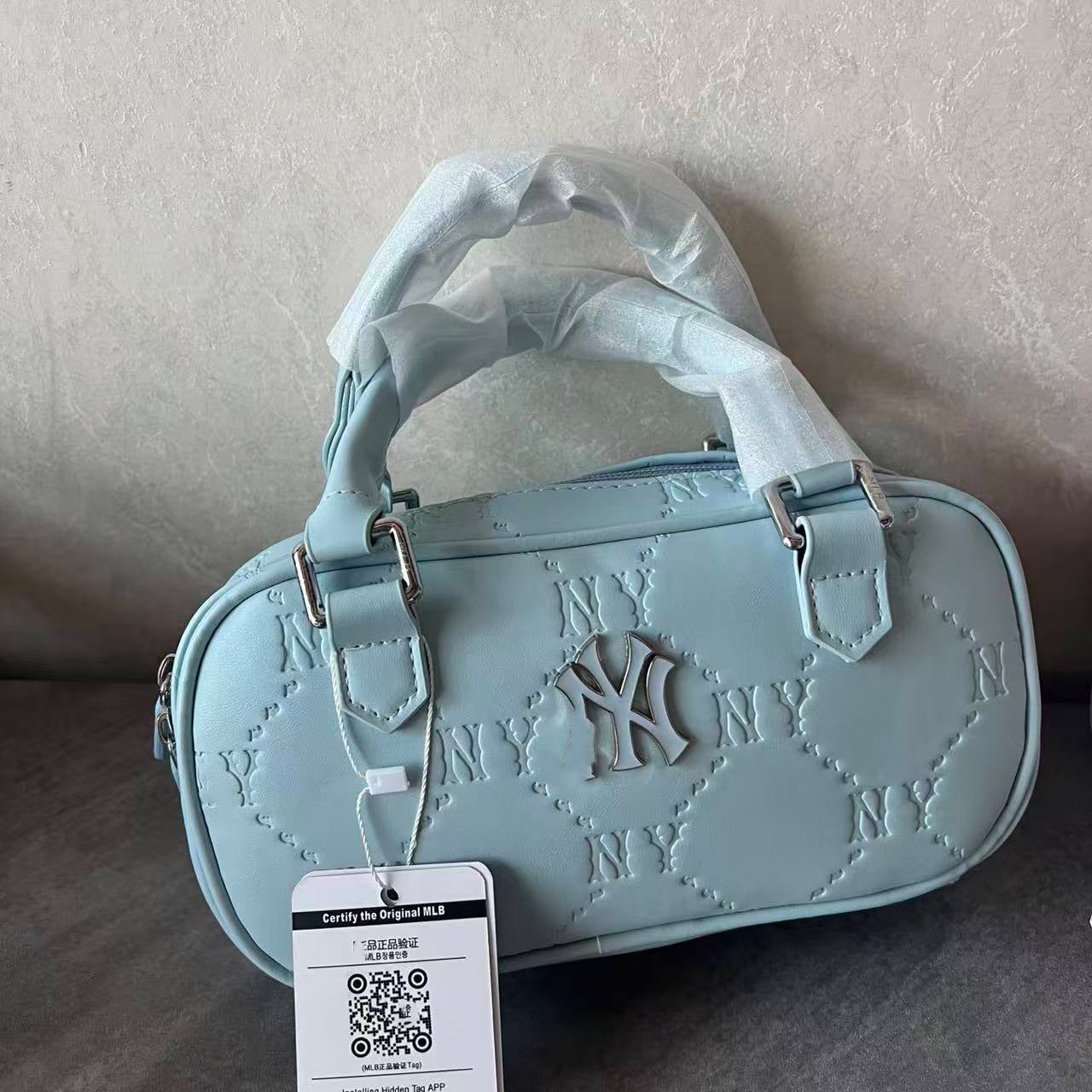 Mini bolso de almohada ML, bolso Boston, monograma con patrón oculto primavera/verano 2025, bolso de un solo hombro, bandolera en la axila, color caramelo