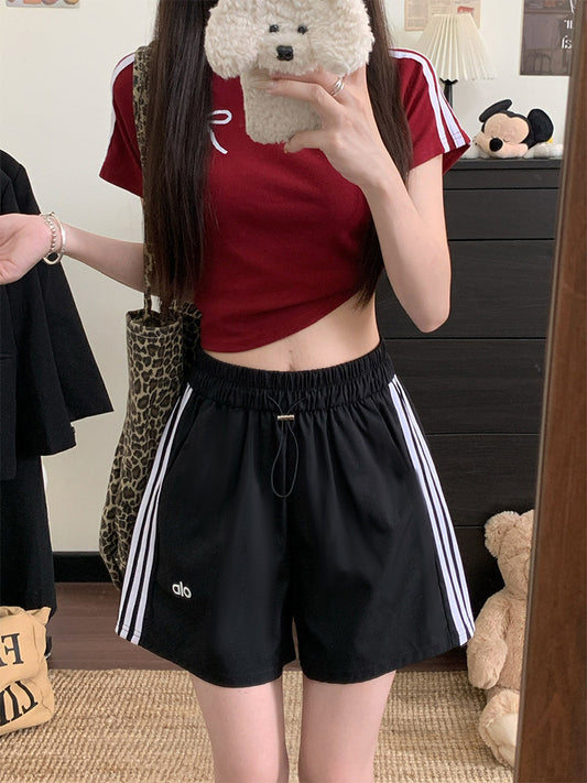 Pantalones cortos casuales para mujer, verano 2026, nuevos pantalones de talla alta de talla alta, ajustados, versátiles de talla grande y de pierna ancha de tres rayas