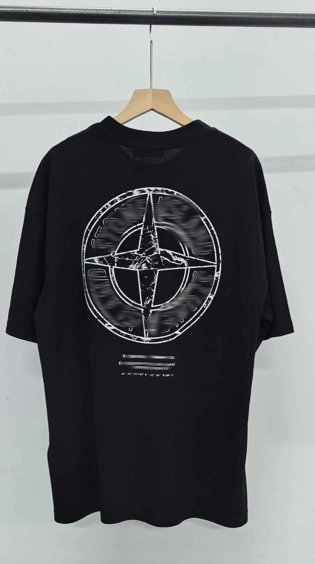Camiseta Stone IS Unisex | Manga Corta Y Brújula