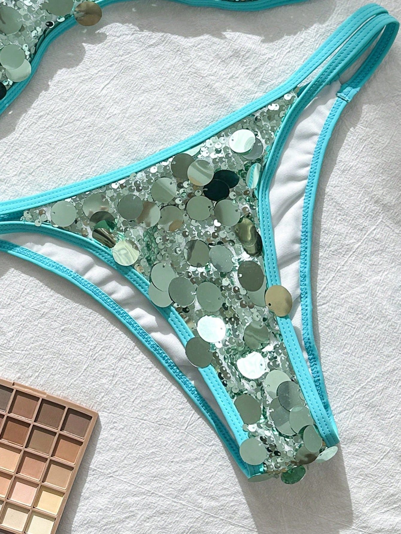 2026 Nuevo bañador de vacaciones sexy europeo y americano con tirantes de lentejuelas y corbata abierta en la espalda que deja al descubierto la cintura