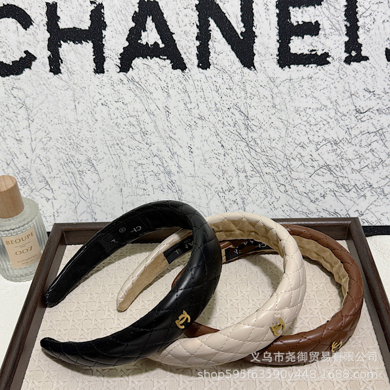 Diadema retro coreana de cuero INS con diamantes para realzar, elegancia corona, pinza premium de borde ancho Xiang