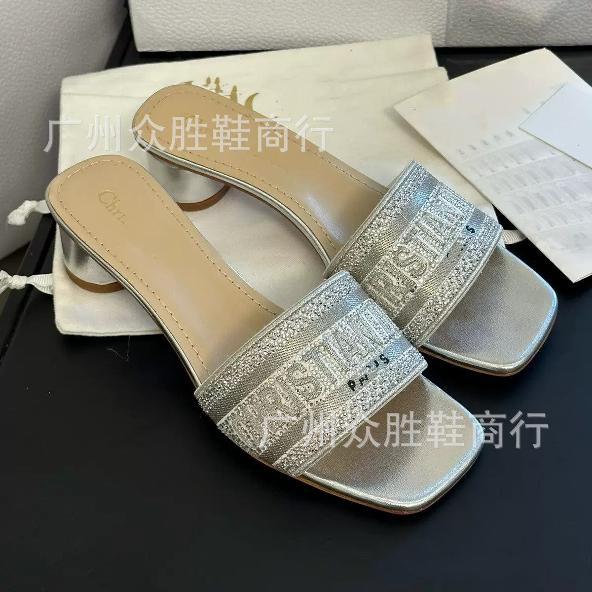 25 zapatillas de tacón grueso bordadas de seda de la marca D 25 para mujer, zapatillas versátiles de cuero auténtico, sandalias informales