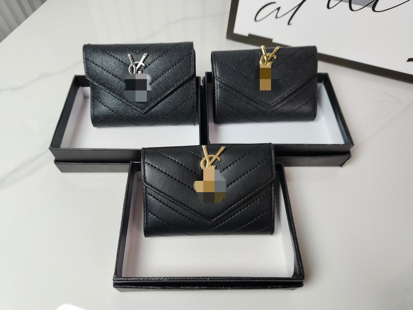 Pequeña fragancia con hilo de bordado, cartera de rejilla de diamantes, bolso de cartón plegable de trío y versatilidad de forma corta y multicard, bolso de cartas de varias tarjetas caviar
