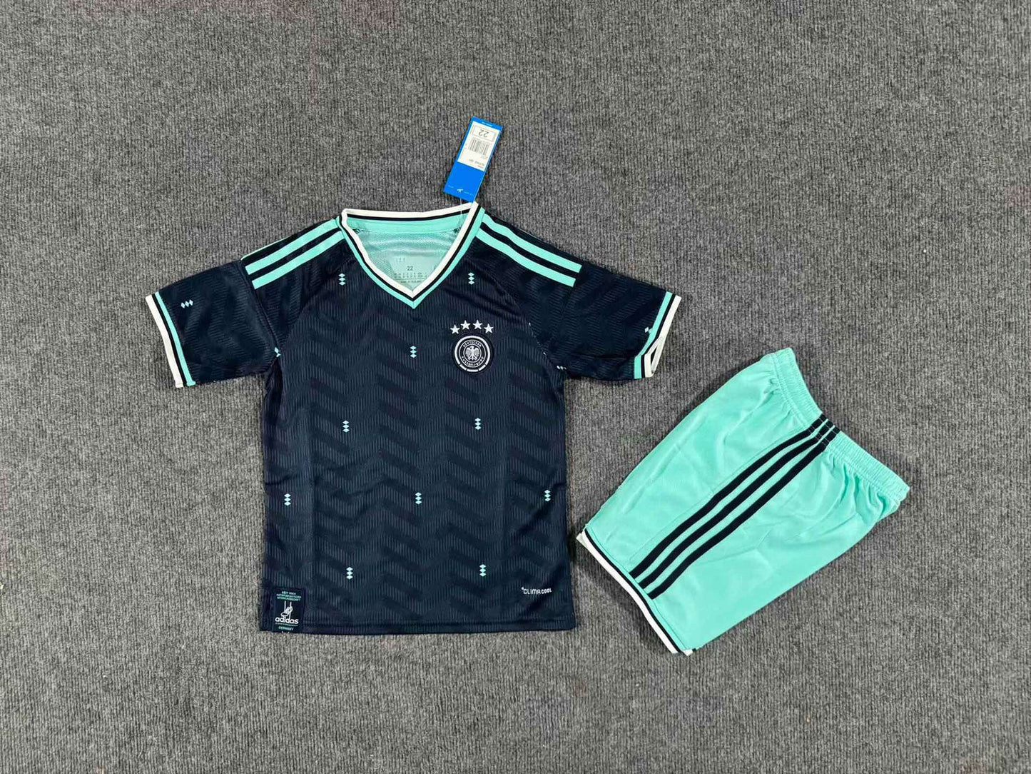 Set de camisetas de fútbol infantil de la Copa del Mundo 2627 para Brasil, Portugal, Italia, Alemania y Japón Conjunto al por mayor y personalizado
