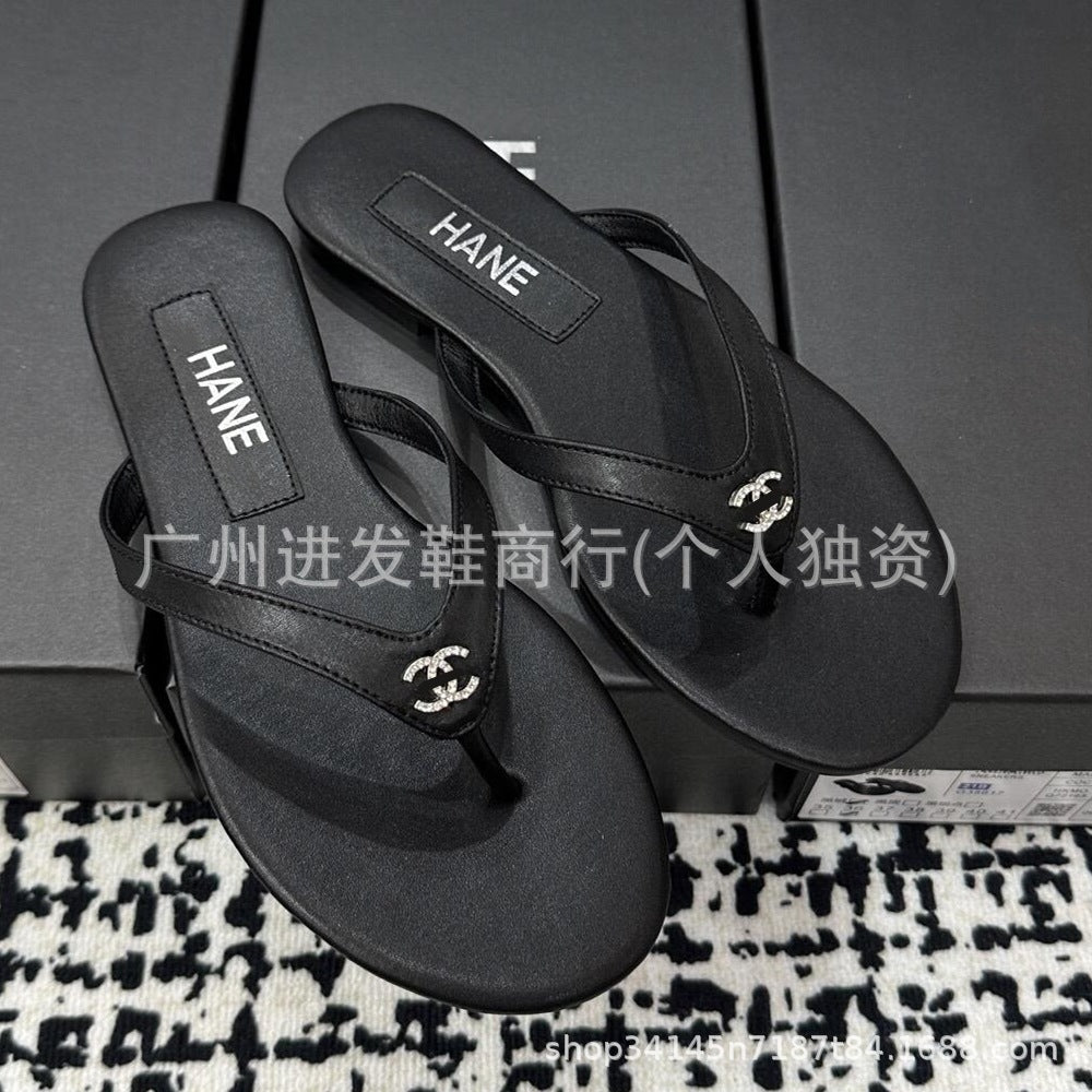 En stock, nuevas chanclas planas de terciopelo de pedrería de Chanchan Grandma 2026, sandalias versátiles de perla de moda