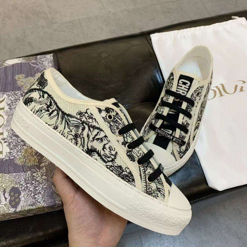 Comercio exterior 2026 Nuevos zapatos de mujer bordados de lona Suela gruesa Zapatos blancos versátiles que realzan Zapatos deportivos casuales de punta redonda