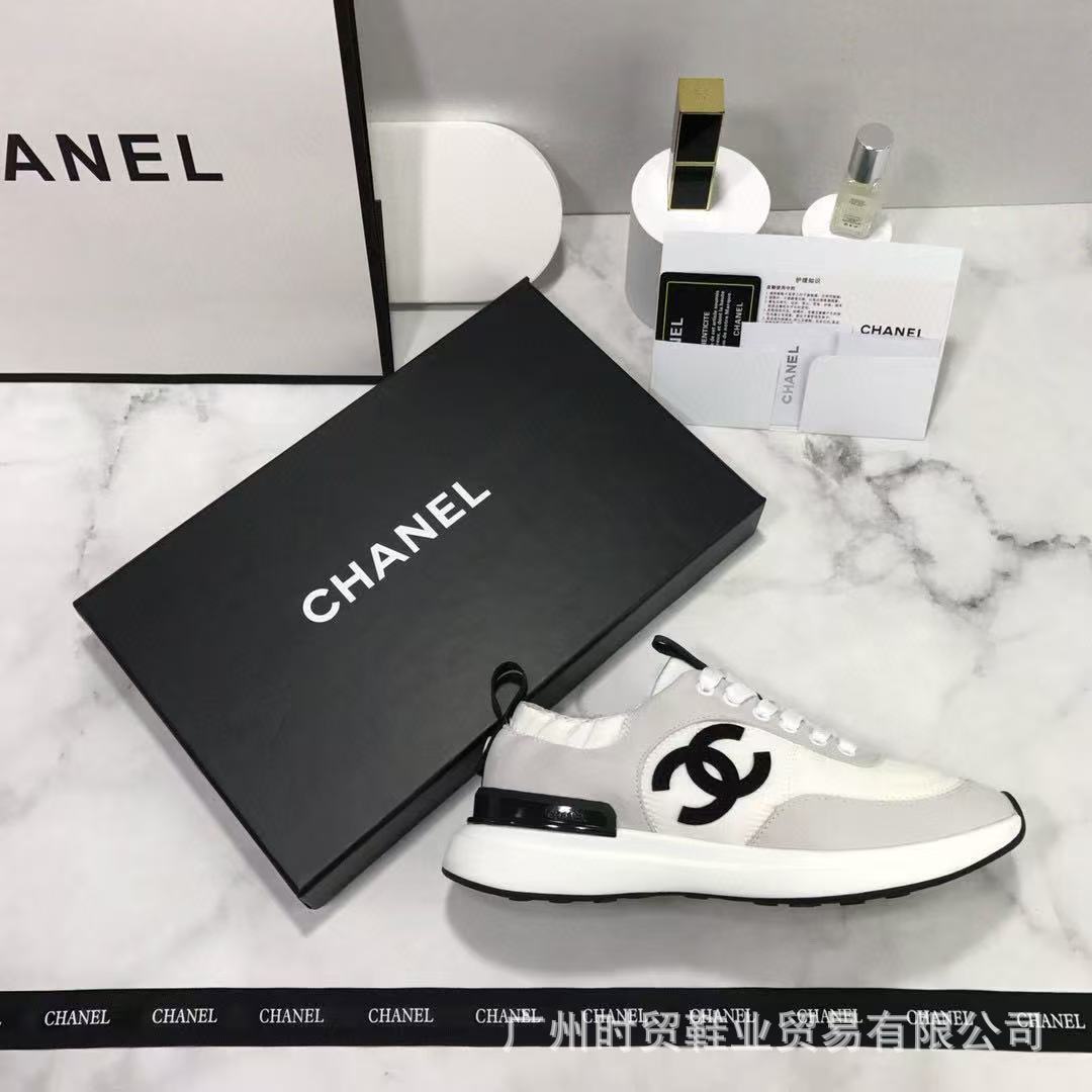Zapatillas de suela gruesa con pequeñas fragancias, zapatillas de papá, zapatillas casuales de cuero suave para mujer, zapatillas de correr nuevas para mujer 2023