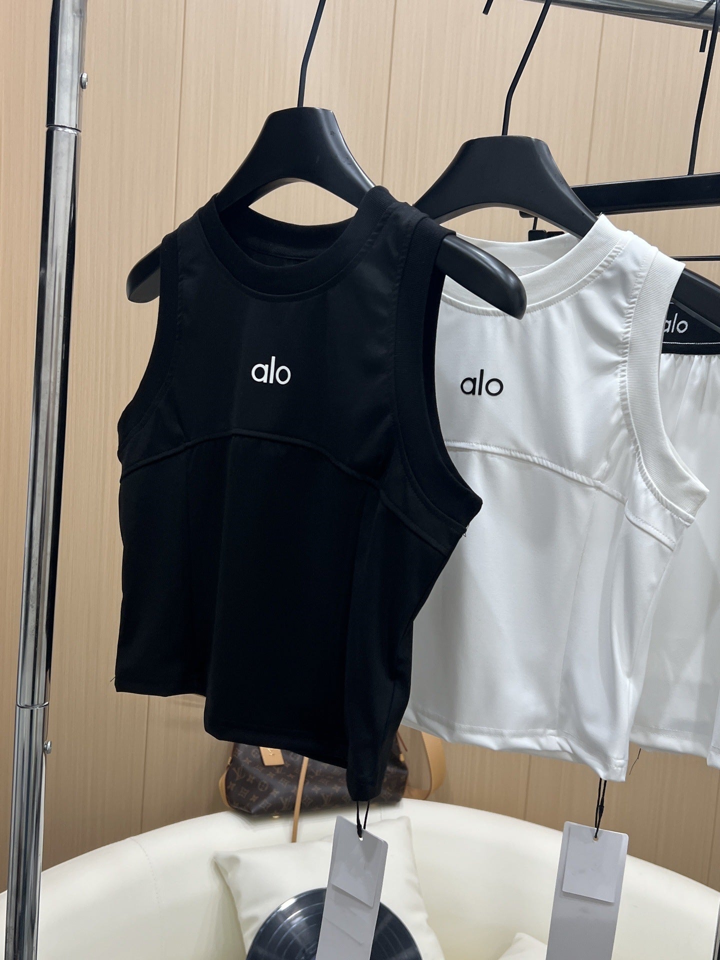 2026 Nuevo set deportivo de secado rápido falda antiexposición para tenis Chaleco de yoga de bádminton I-Letter Camiseta de manga corta para mujer