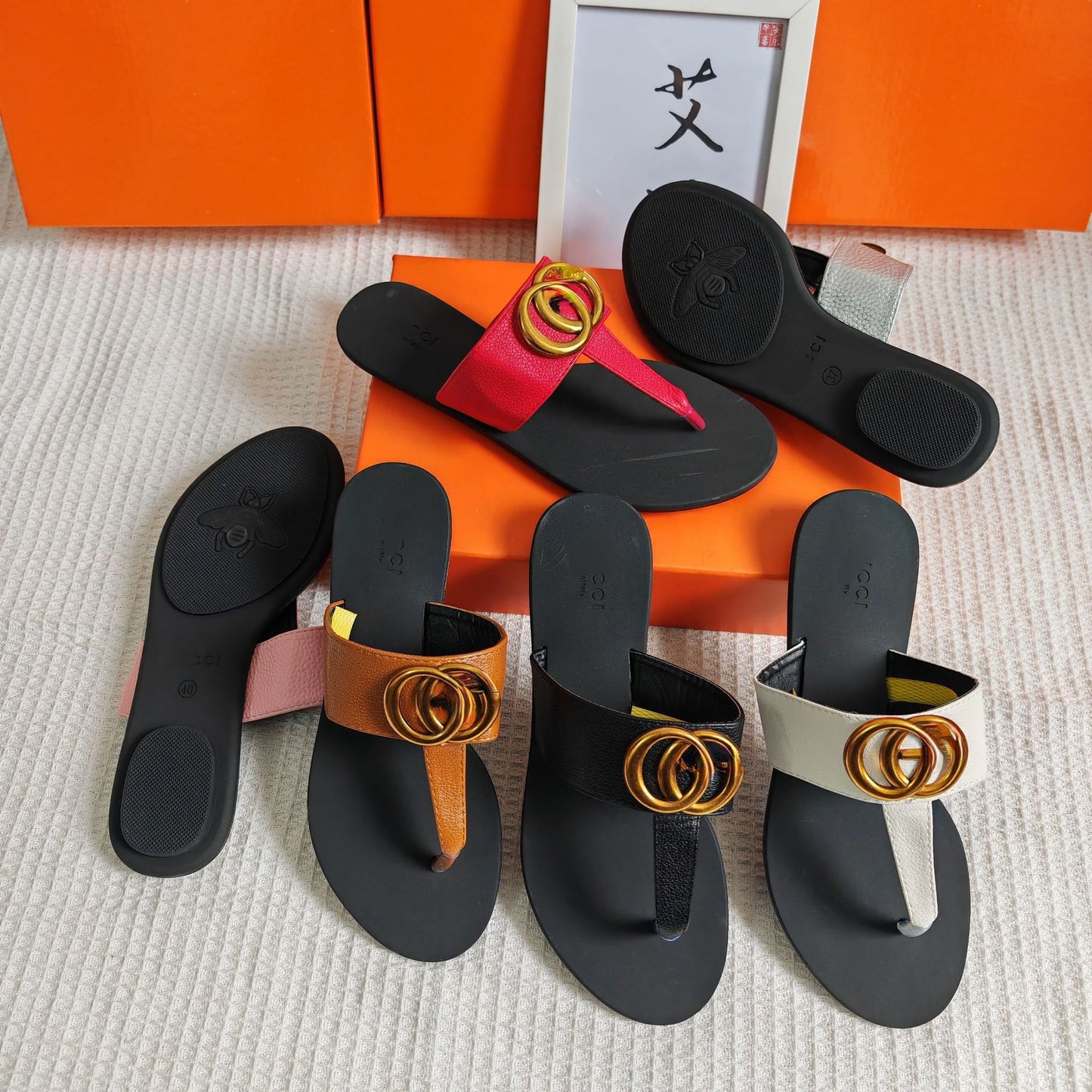 En stock, sandalias de herrajes superventas en Europa y Estados Unidos de forma transfronteriza, sandalias planas de moda y fabricantes de sandalias al por mayor