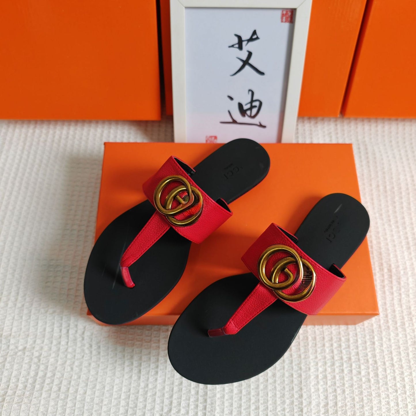 En stock, sandalias de herrajes superventas en Europa y Estados Unidos de forma transfronteriza, sandalias planas de moda y fabricantes de sandalias al por mayor