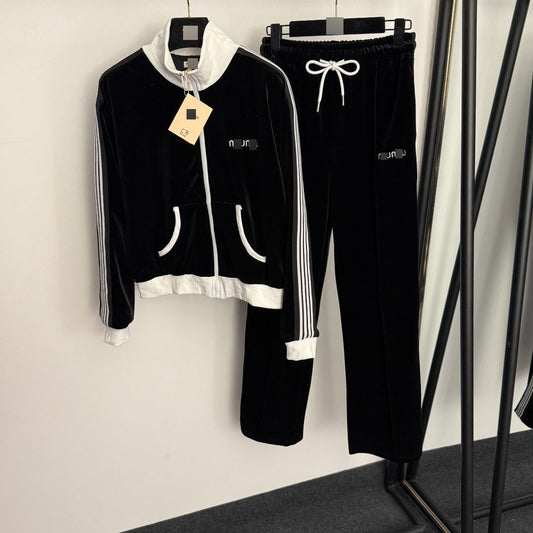 Conjunto Deportivo Mujer MM | Terciopelo Bordado