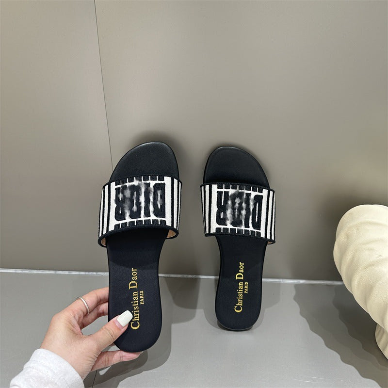 Zapatillas de verano 2025 para zapatillas versátiles de ropa exterior de mujer