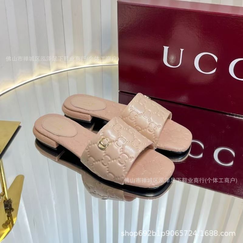 Nuevas sandalias planas en relieve con relieve off-line con letras antideslizantes zapatillas clásicas de playa para mujeres