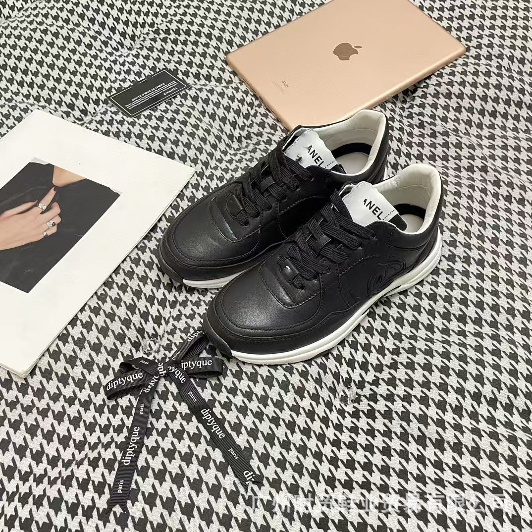 Zapatillas de suela gruesa con pequeñas fragancias, zapatillas de papá, zapatillas casuales de cuero suave para mujer, zapatillas de correr nuevas para mujer 2023