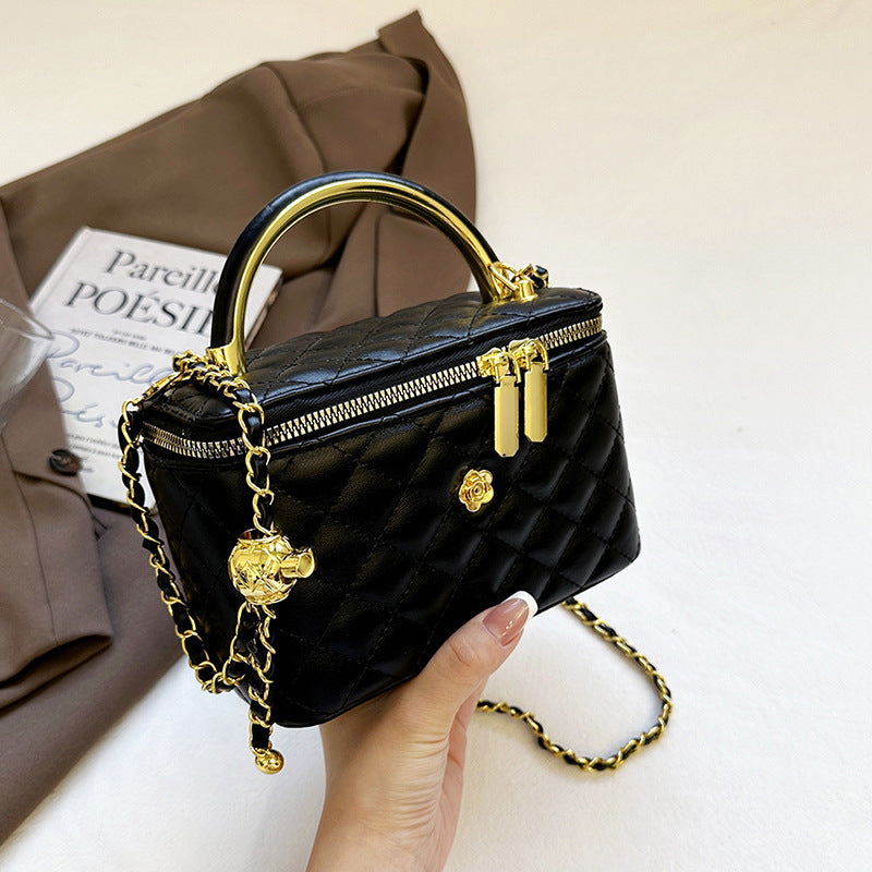 Bolso de mujer de mujer con letras de charol y perlas, caja de un solo hombro bordada con diamantes, bolso pequeño cuadrado, bolso de maquillaje con cadena cruzada