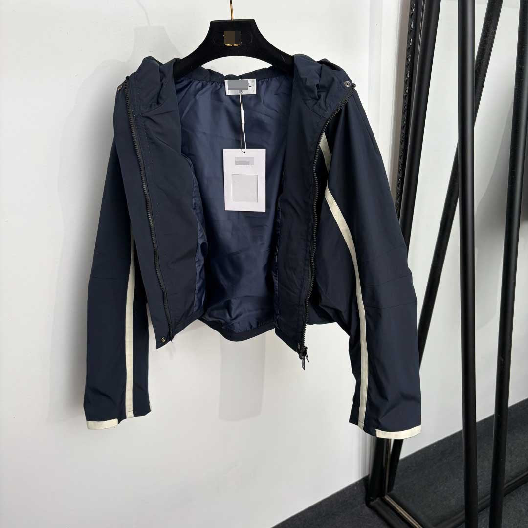 Cappotto in nylon CH | Cappuccio e taglio aderente