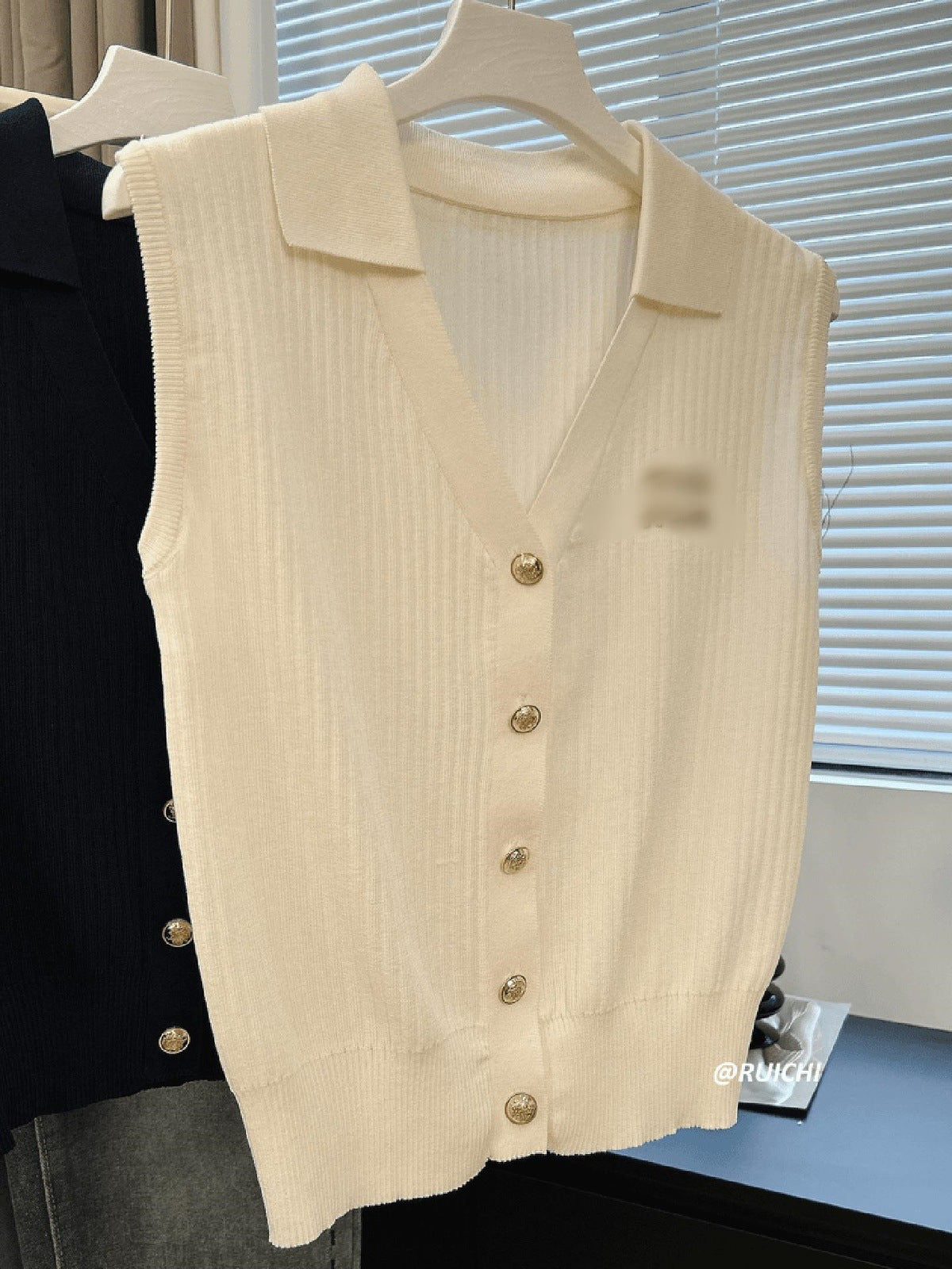 Ligero lujo y chaleco sin mangas estilo Chanel de alta gama, verano 2026 nuevo top de punto bordado versátil bordado