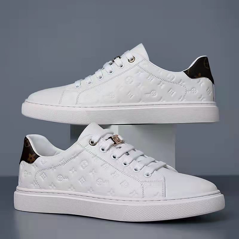 Zapatillas de hombre, zapatillas blancas de cuero, zapatillas transpirables de verano para hombre, pedales de un pie, zapatillas versátiles de plataforma, suelas planas y modelos nuevos y duraderos