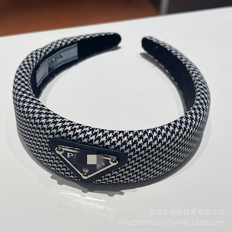 Nueva diadema de alta gama de cuero PU con diadema triangular invertida pata de gallo, accesorio de pelo de moda sencilla de celebridades para mujeres