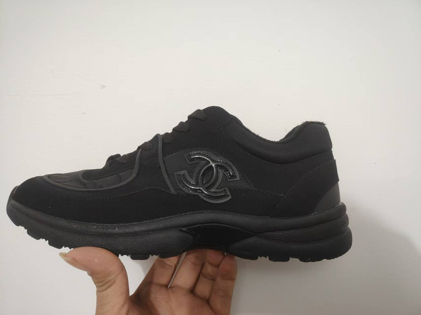 Zapatillas de suela gruesa con pequeñas fragancias, zapatillas de papá, zapatillas casuales de cuero suave para mujer, zapatillas de correr nuevas para mujer 2023