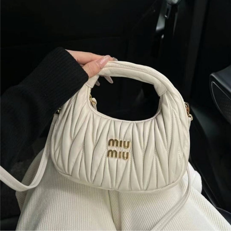 Miu Miu 2026 Nuevo bolso plisado de piel de cordero Mini bolso en forma de media luna en forma de axila Bandolera cruzada de un solo hombro para mujer