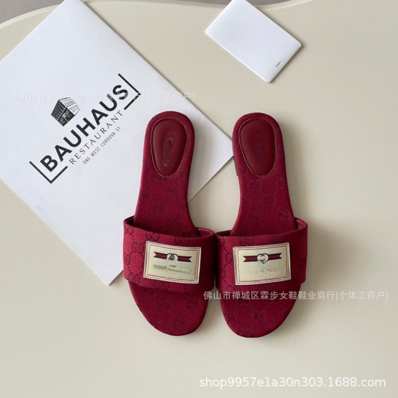 Nuevas chanclas de verano para mujer 2026 con letra de tela G-Family Ropa exterior de verano, zapatillas planas versátiles para mujeres cómodas para vacaciones en la playa