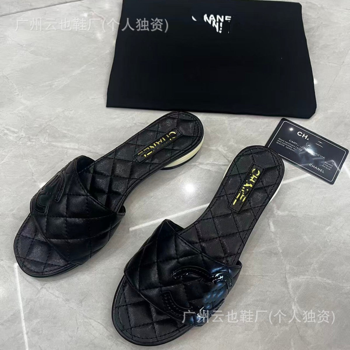 2026 Nuevo logo clásico de principios de primavera Doble C Strap-on de moda Panda Color-Fragancia Estilo Abrigo plano de diamante Prenda versátil