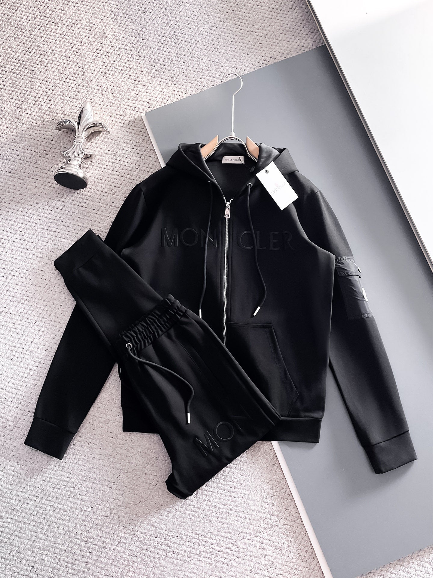 La versión correcta del SS25 transfronterizo debuta en otoño e invierno: nueva chaqueta de traje, cremallera, lujoso y sitios de moda para hombres europeos y americanos