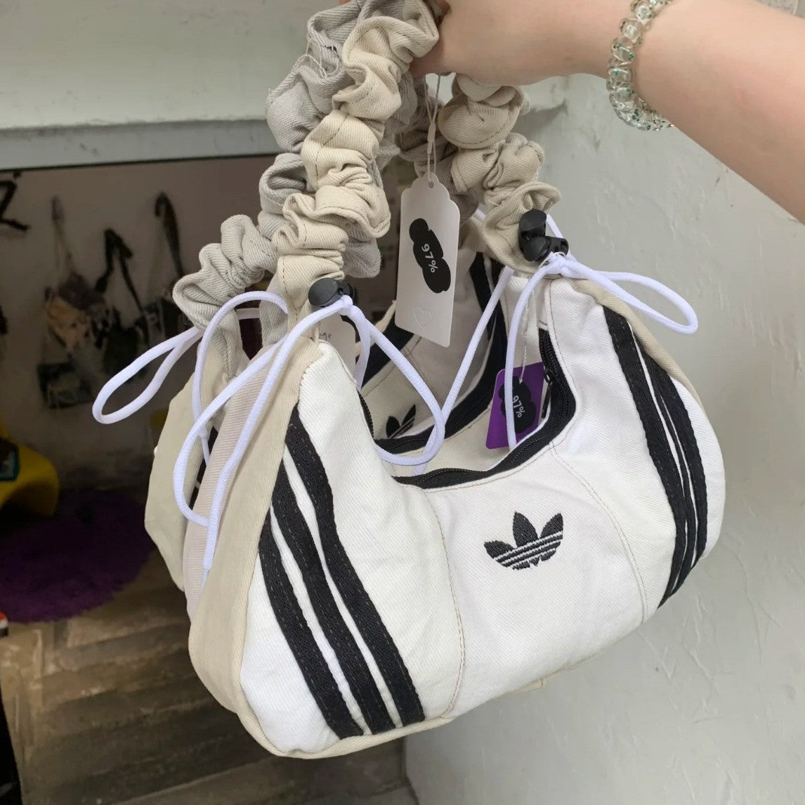 Bolso Adidas Clover de lona plisada para mujer, bolso nube de un solo hombro con bloques de colores de moda 2026
