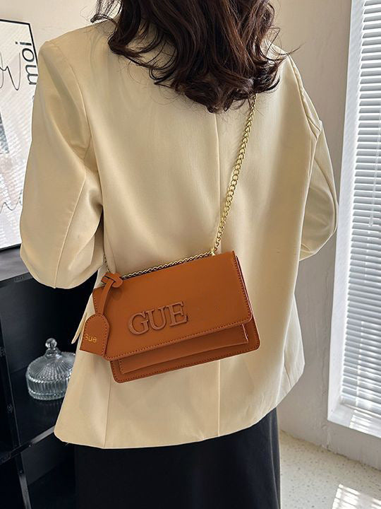 Litera de cadena texturizada de estilo extranjero 2023, solapa de cadena de verano premium, gran capacidad, de gran capacidad, un solo hombro, un solo hombro, un nuevo bolso versátil de moda para mujer