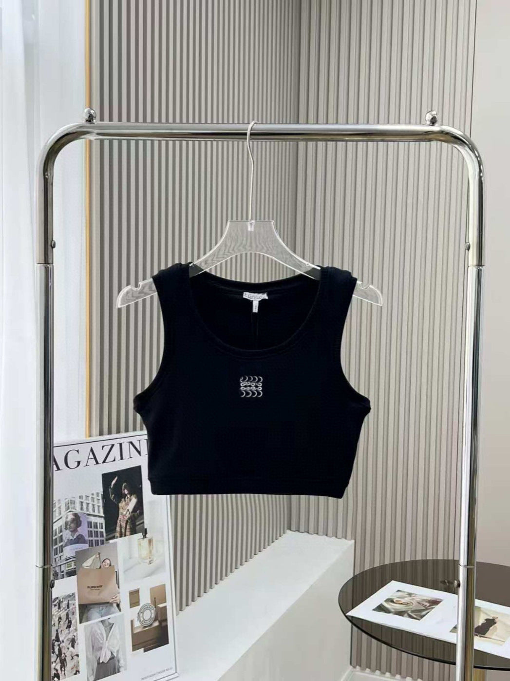 T-shirt court pour femme LO | Côtelé avec broderie