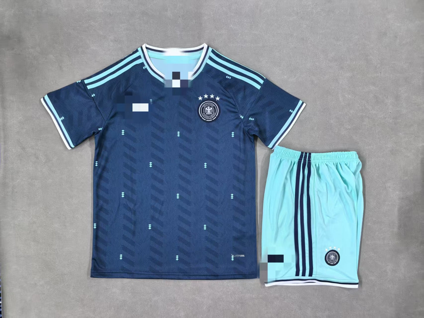 26 juegos de 26 aficionados para las equipaciones de fútbol de la Copa del Mundo de EE.UU., Canadá y México para Brasil, España, Portugal y Croacia