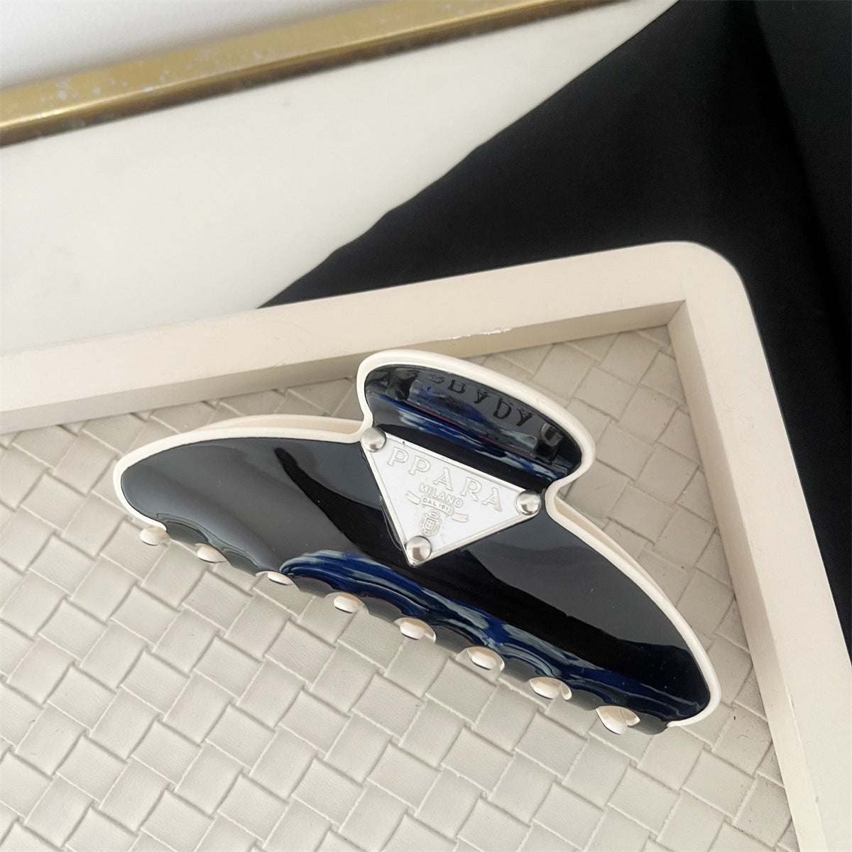 Pinza Tiburón Corona Mujer Gran Triángulo Garra | LuxuryMarkt