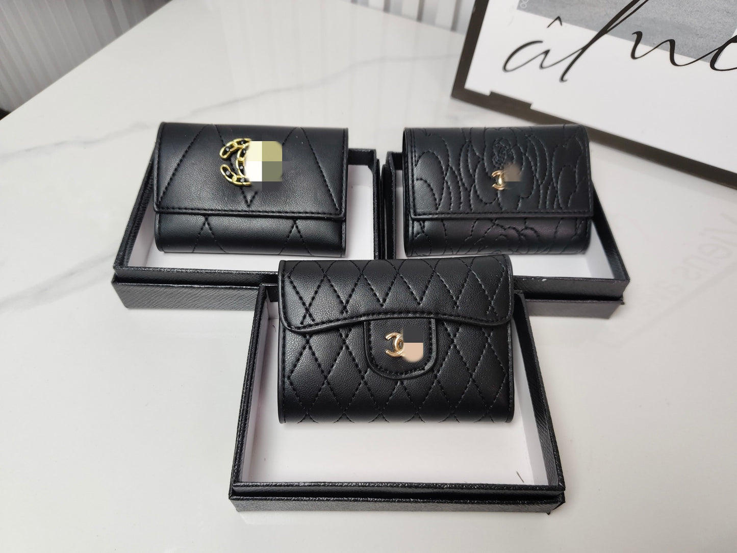 Pequeña fragancia con hilo de bordado, cartera de rejilla de diamantes, bolso de cartón plegable de trío y versatilidad de forma corta y multicard, bolso de cartas de varias tarjetas caviar