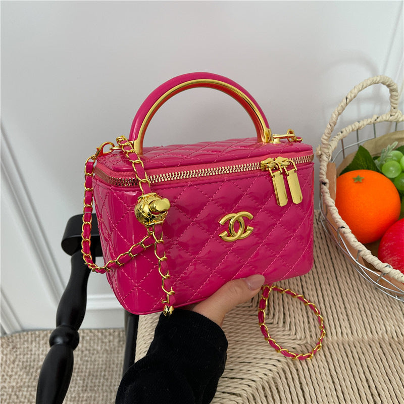 Bolso de mujer de mujer con letras de charol y perlas, caja de un solo hombro bordada con diamantes, bolso pequeño cuadrado, bolso de maquillaje con cadena cruzada