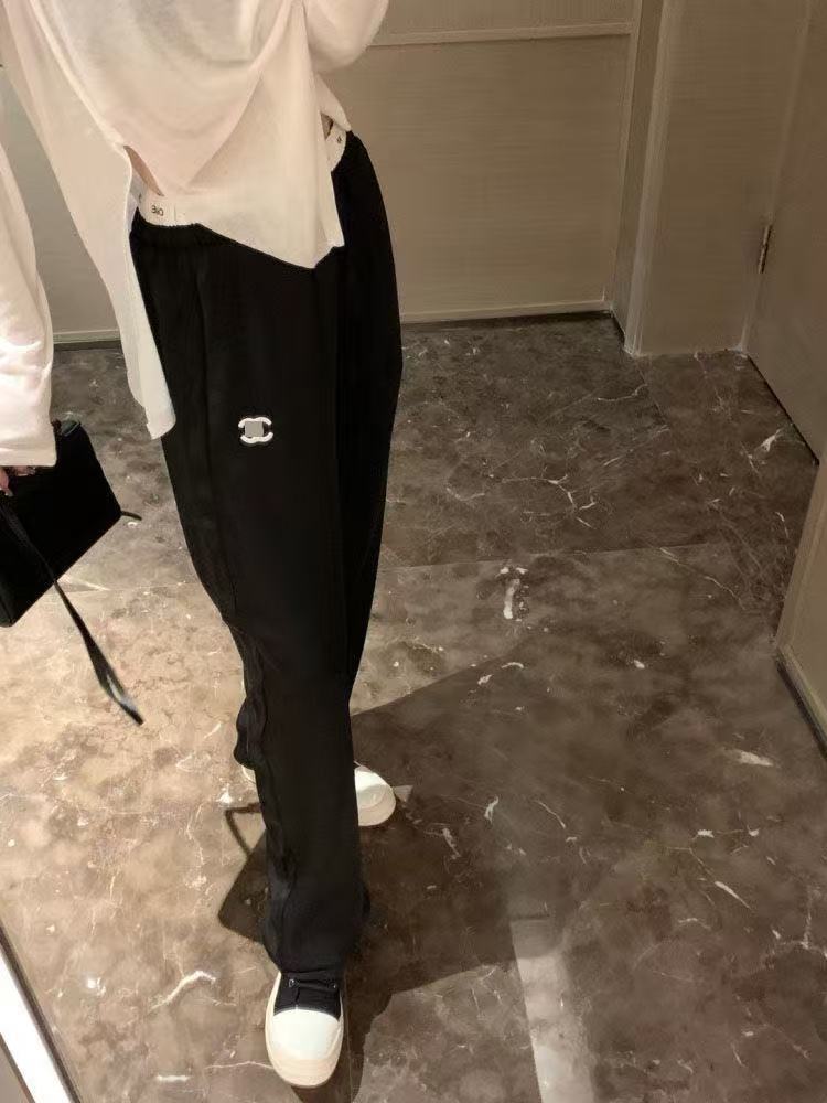 En stock~ Xiao Xiangjia 2026 doble C bordado en negro y blanco, ligero y transpirable, cinturilla elástica de caída y nuevos pantalones milagrosos versátiles de verano